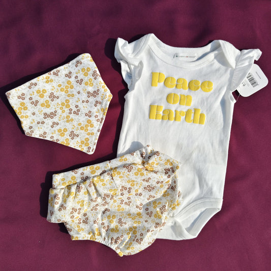 3-Piece Baby Outfit Set – Bodysuit, Shorts & Bib