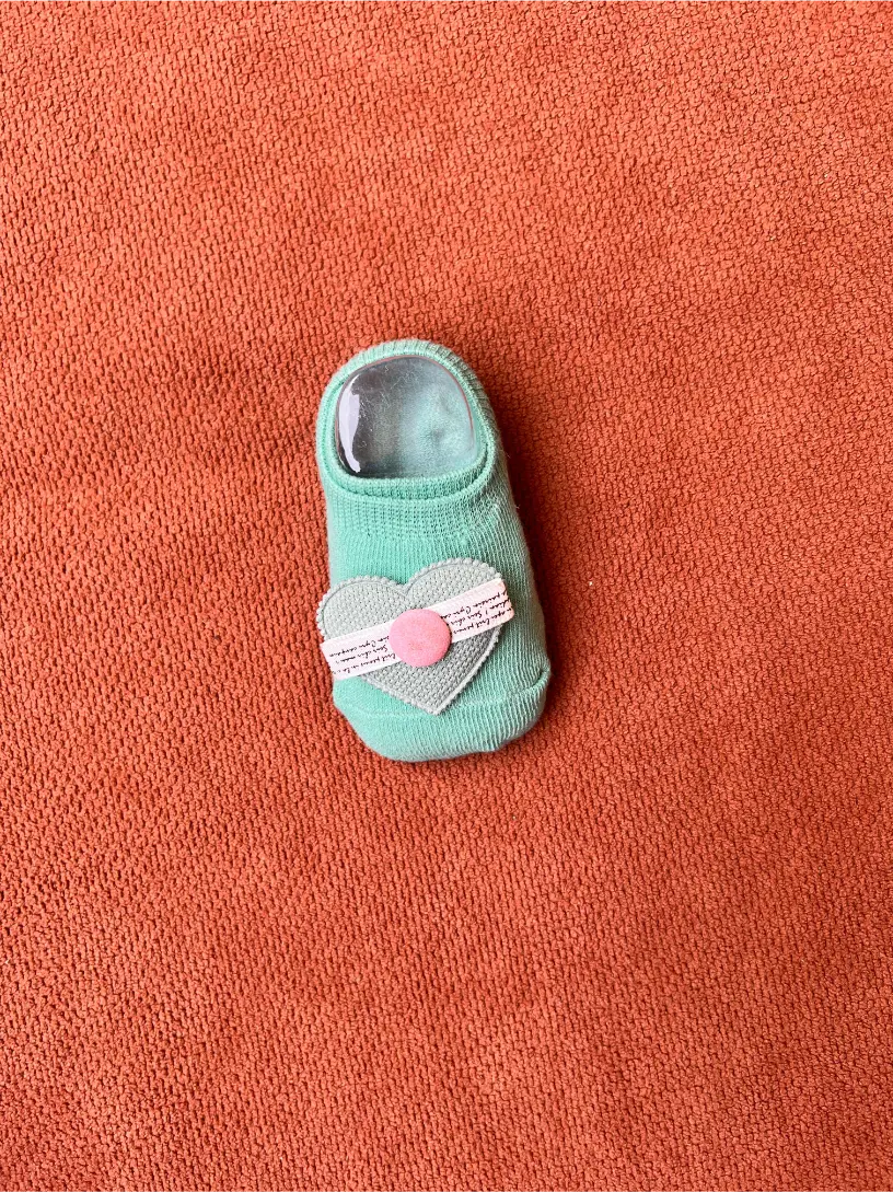 Soft Baby Booties for Newborns (0–6 Months) – Warm & Gentle for Tiny Feet