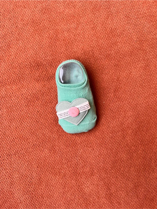 Soft Baby Booties for Newborns (0–6 Months) – Warm & Gentle for Tiny Feet
