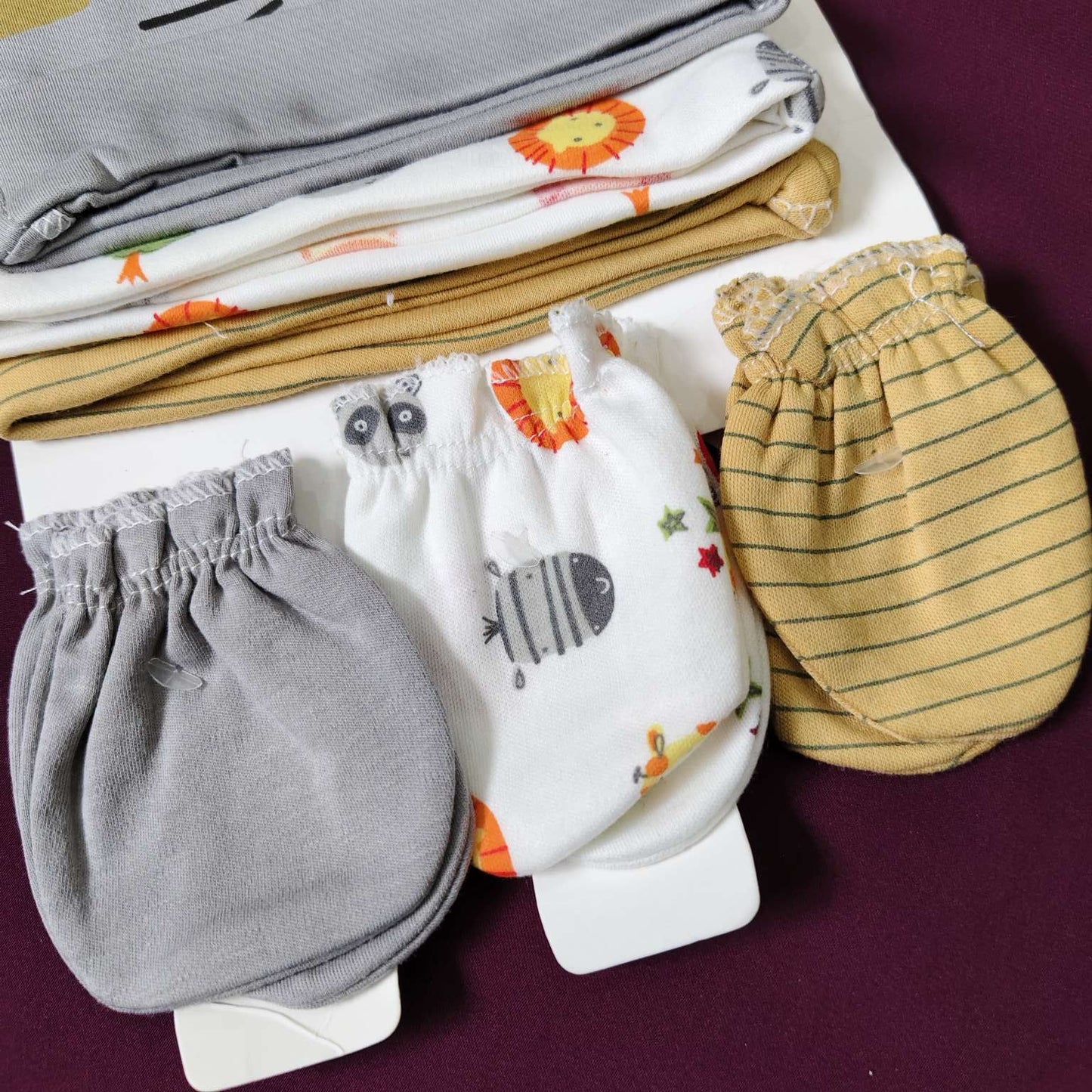 Pack of 3 caps and 3 pairs of mittens