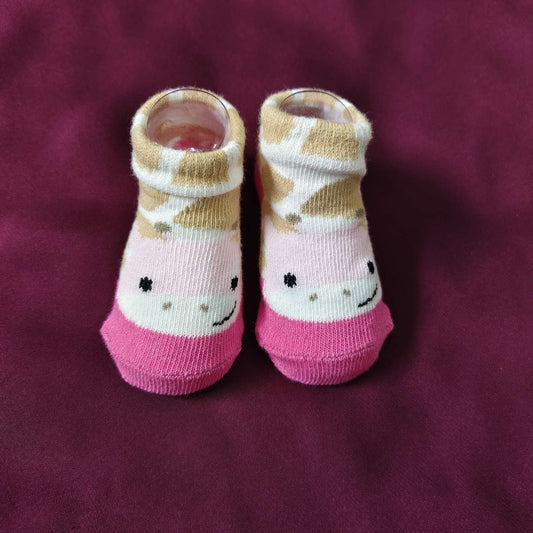 Newborn Essentials Set – Bib, Booties & Mittens