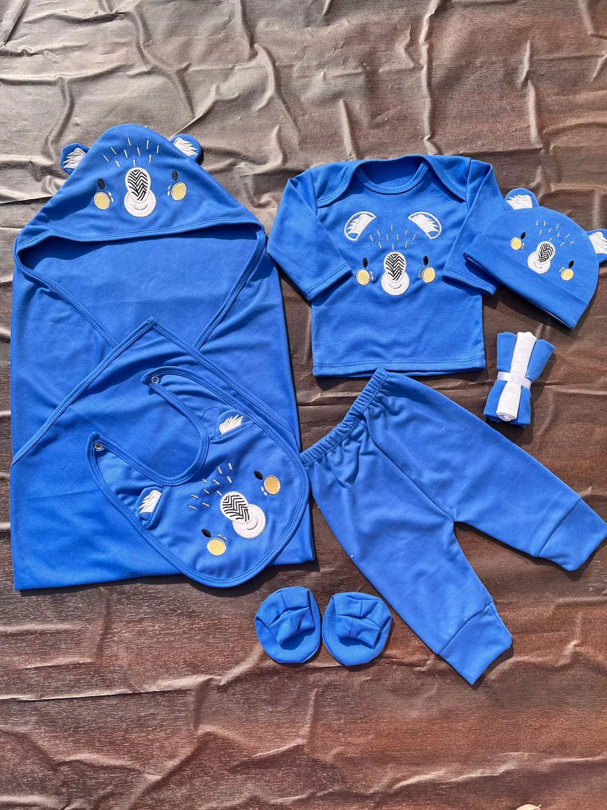 10-Pieces Newborn Baby Starter Set in Cotton | Complete Baby Clothing Set