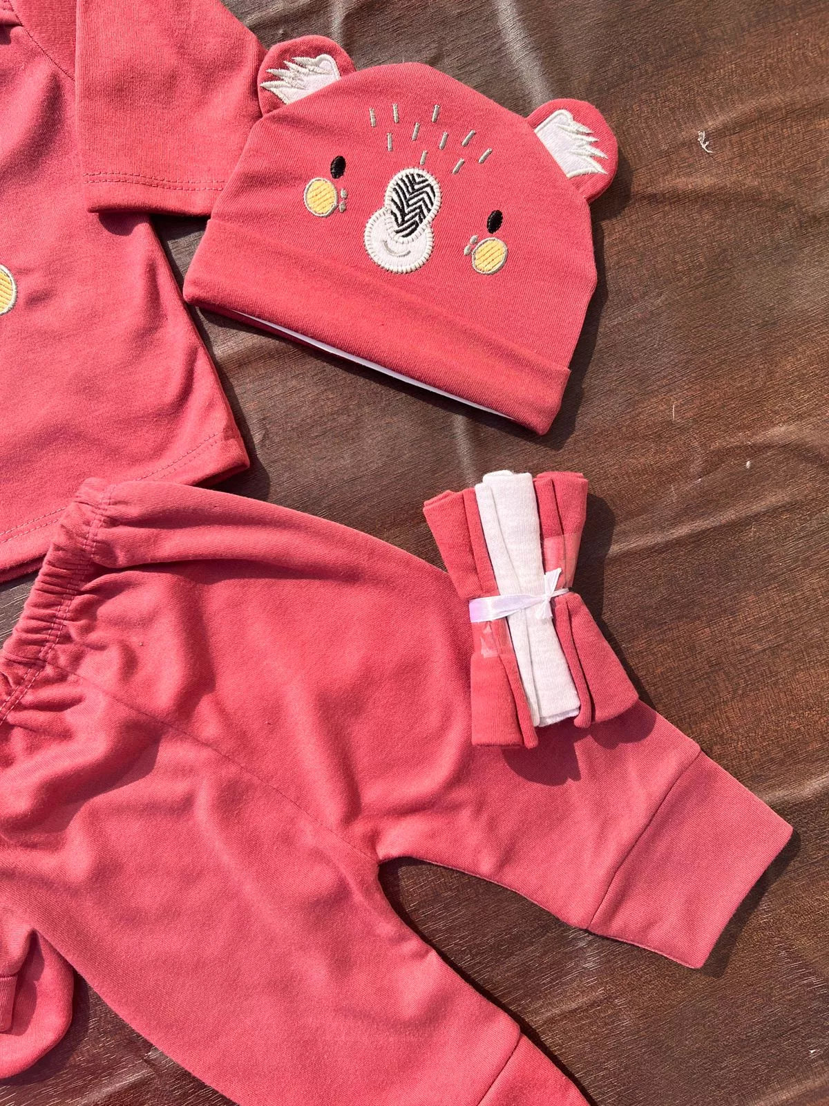 10-Pieces Newborn Baby Starter Set in Cotton | Complete Baby Clothing Set