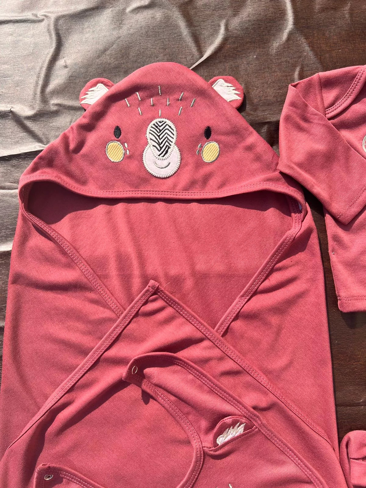 10-Pieces Newborn Baby Starter Set in Cotton | Complete Baby Clothing Set