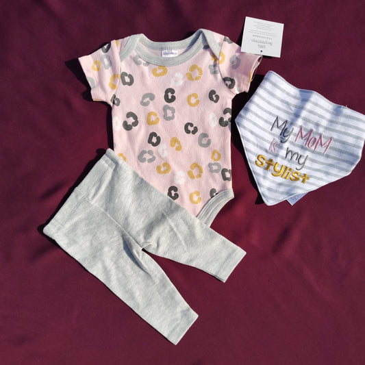 3-Piece Baby Outfit Set – Bodysuit, Trouser & Bib