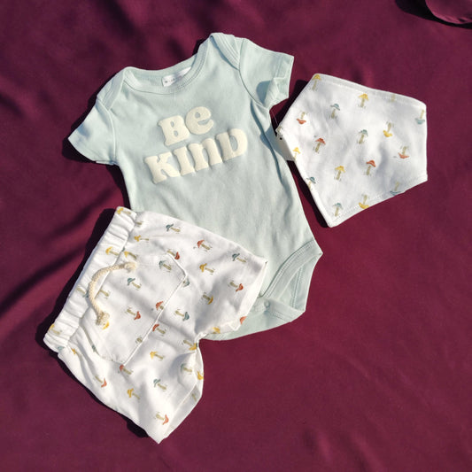 3-Piece Baby Outfit Set – Bodysuit, Shorts & Bib