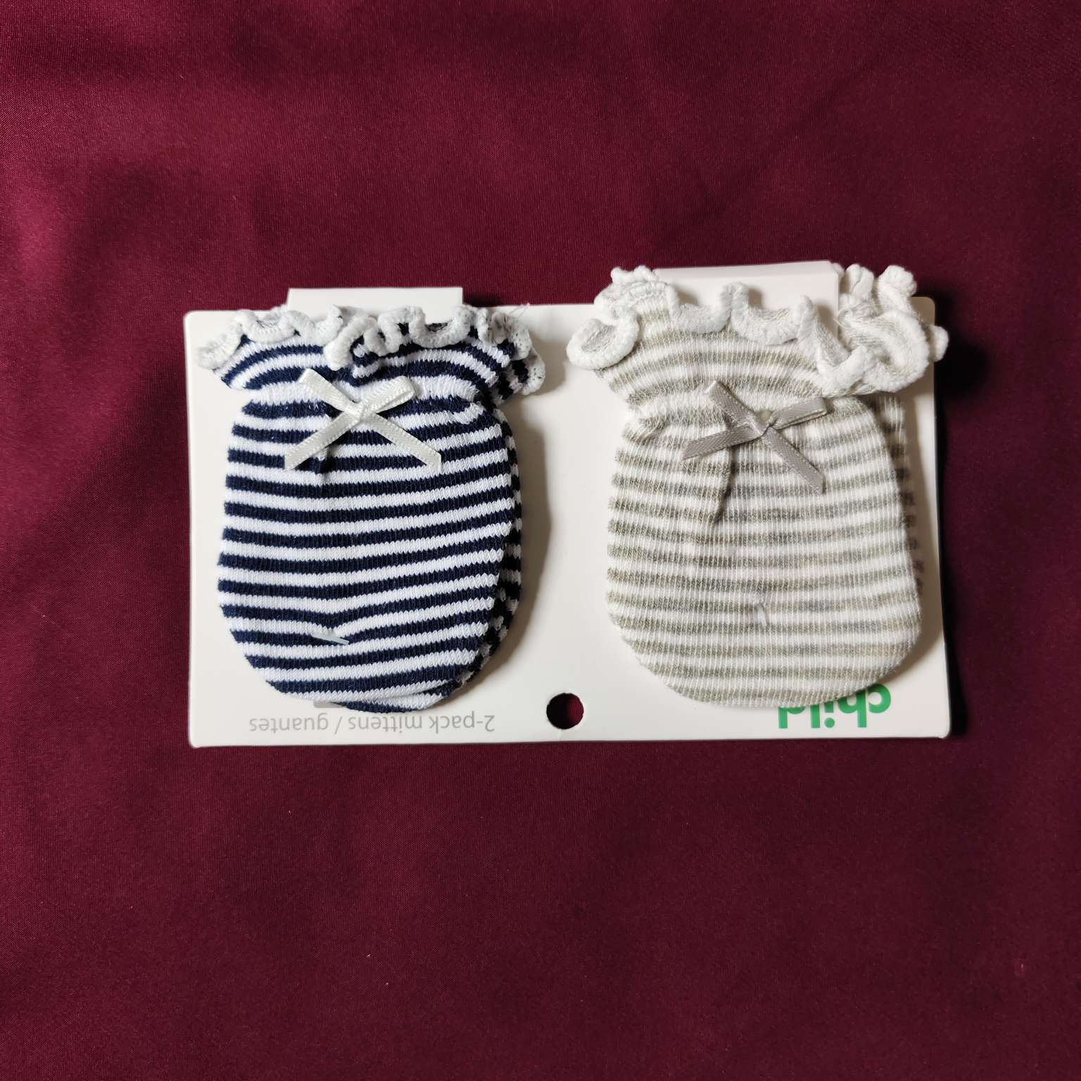 pair of 2 mittens