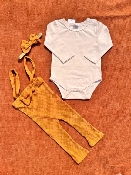 3-Piece Baby Girl Outfit – Stylish Shirt, Trouser & Hairband Set