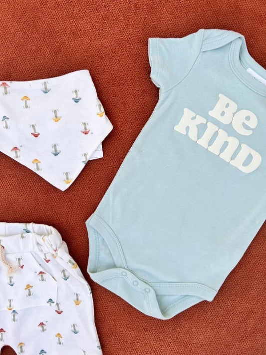 3-Piece Baby Outfit Set – Bodysuit, Shorts & Bib