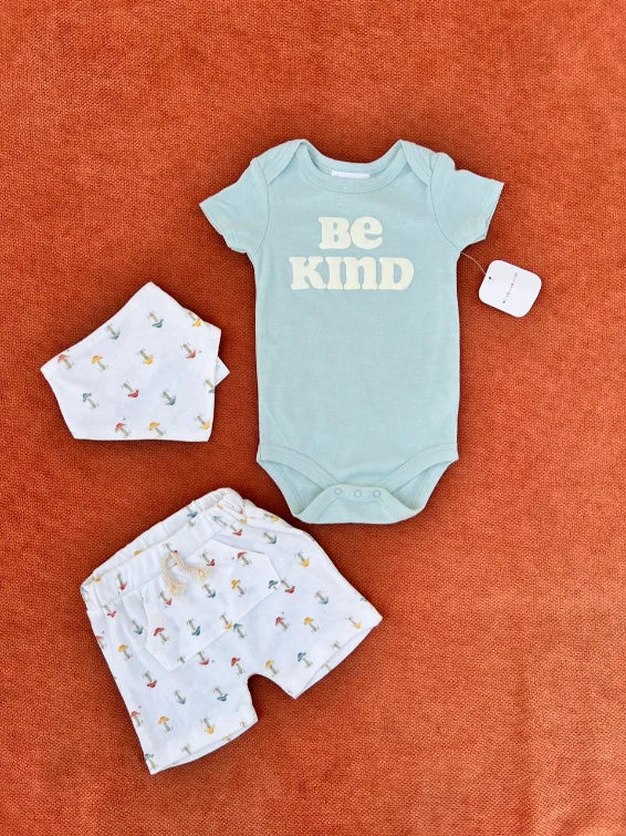 3-Piece Baby Outfit Set – Bodysuit, Shorts & Bib