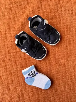 Baby Shoes with a Pair of Socks – 6-9 months