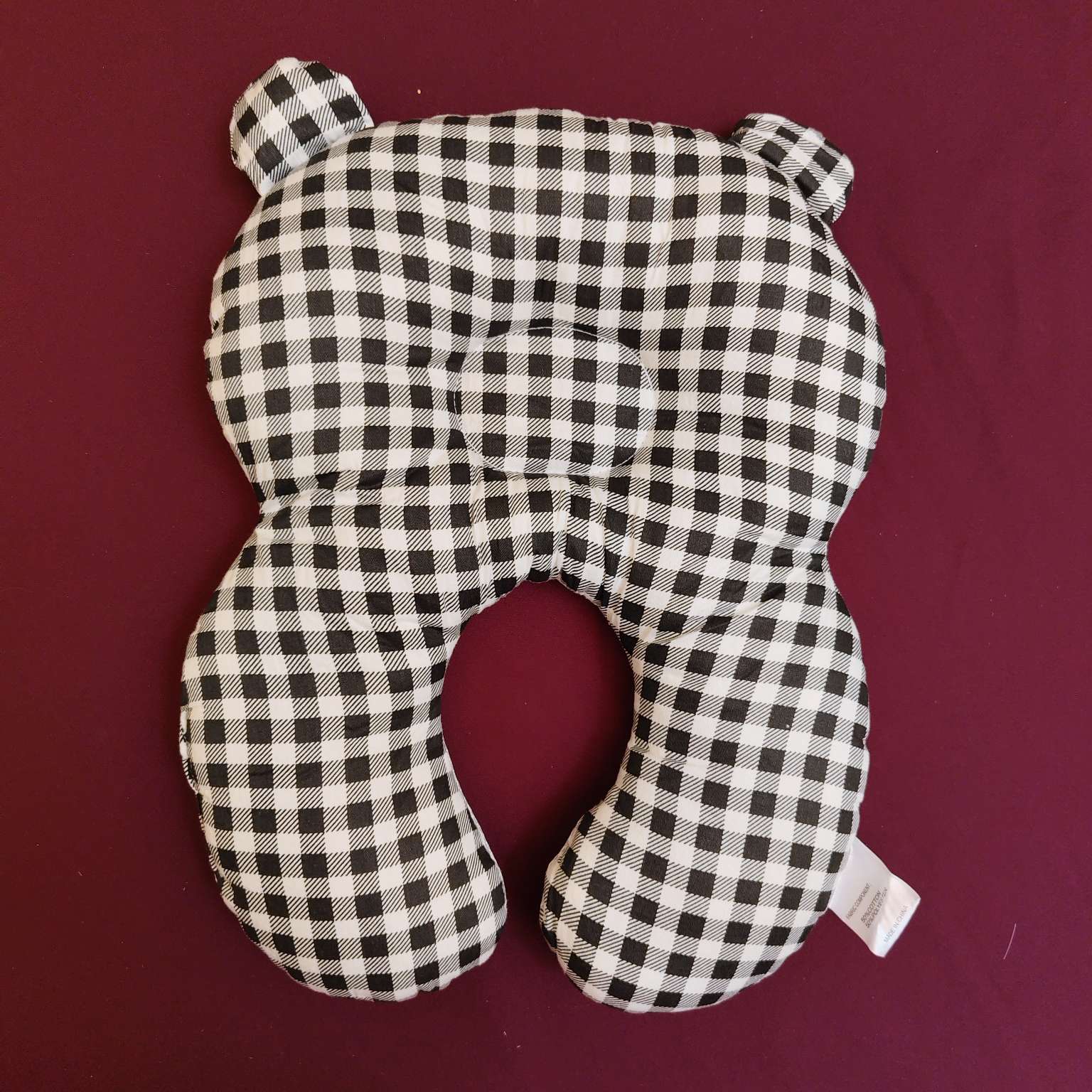 Neck and head Pillow black and white