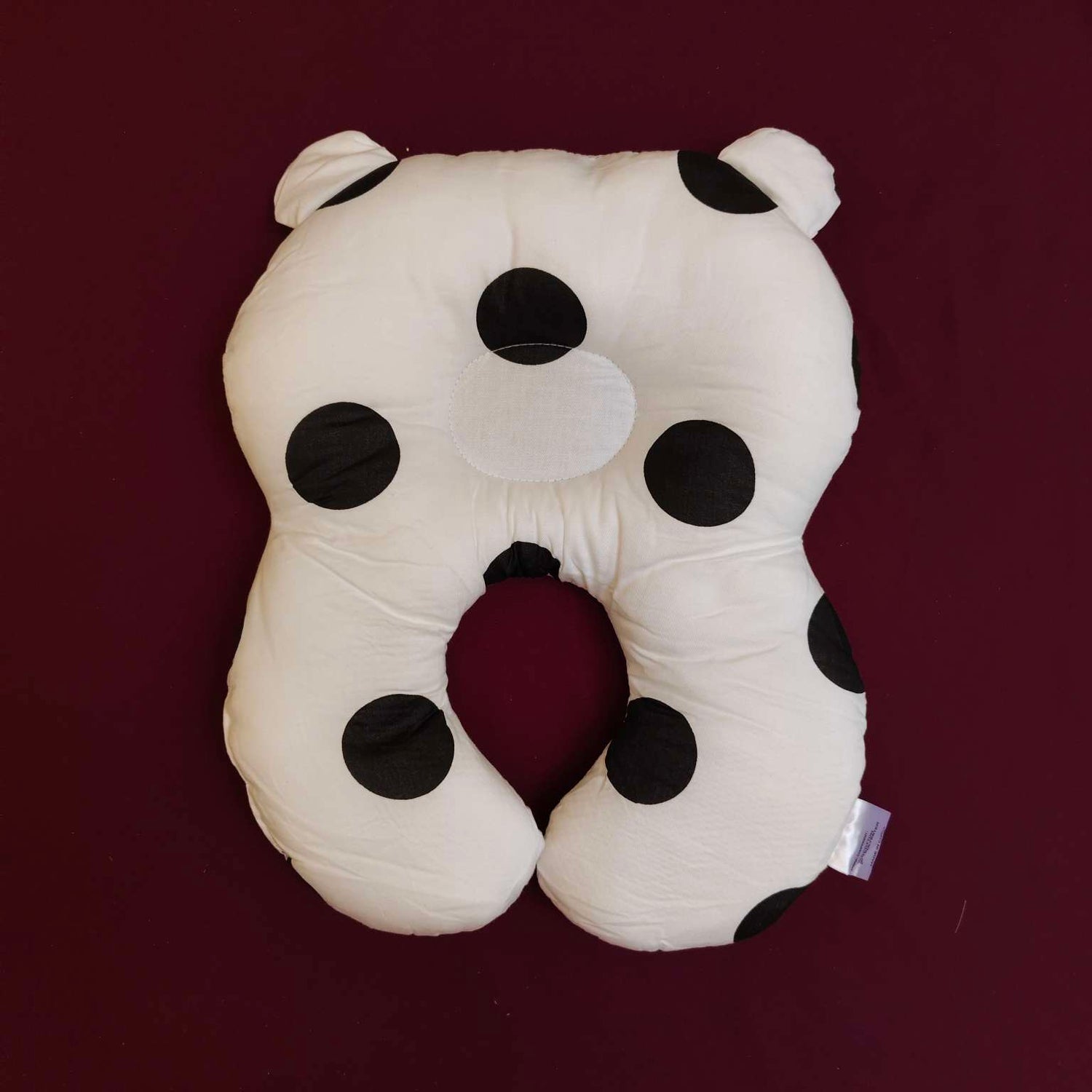 Neck and head Pillow black dots