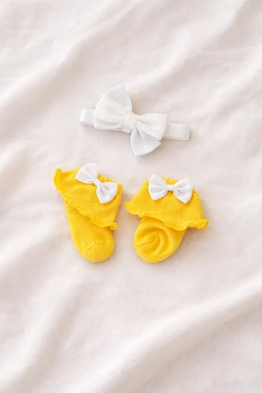 Newborn Baby Girl Headband & Socks Set – Soft Flower Design