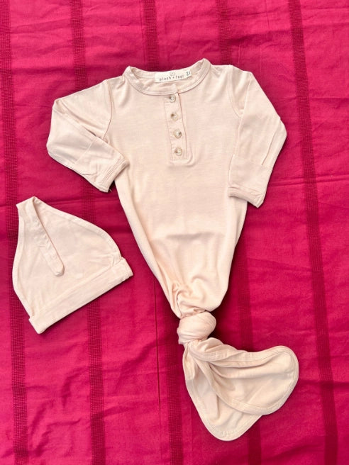 Newborn Cotton Knotted Gown with Cap Set – Baby Sleepwear