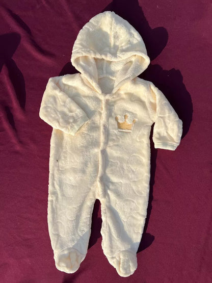 Newborn Velvet Romper – Soft, Cozy & Elegant Baby Outfit