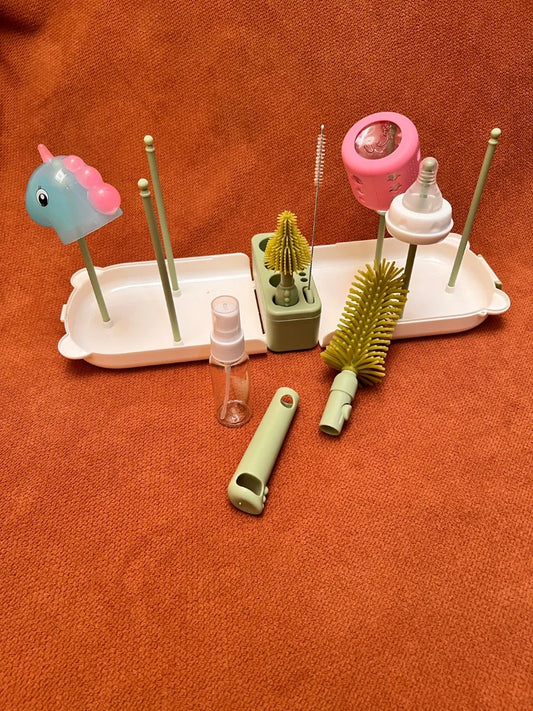 Portable Bottle Brush Set – 8-in-1 Baby Feeding Bottle Cleaning Kit with Bear Box (Green)