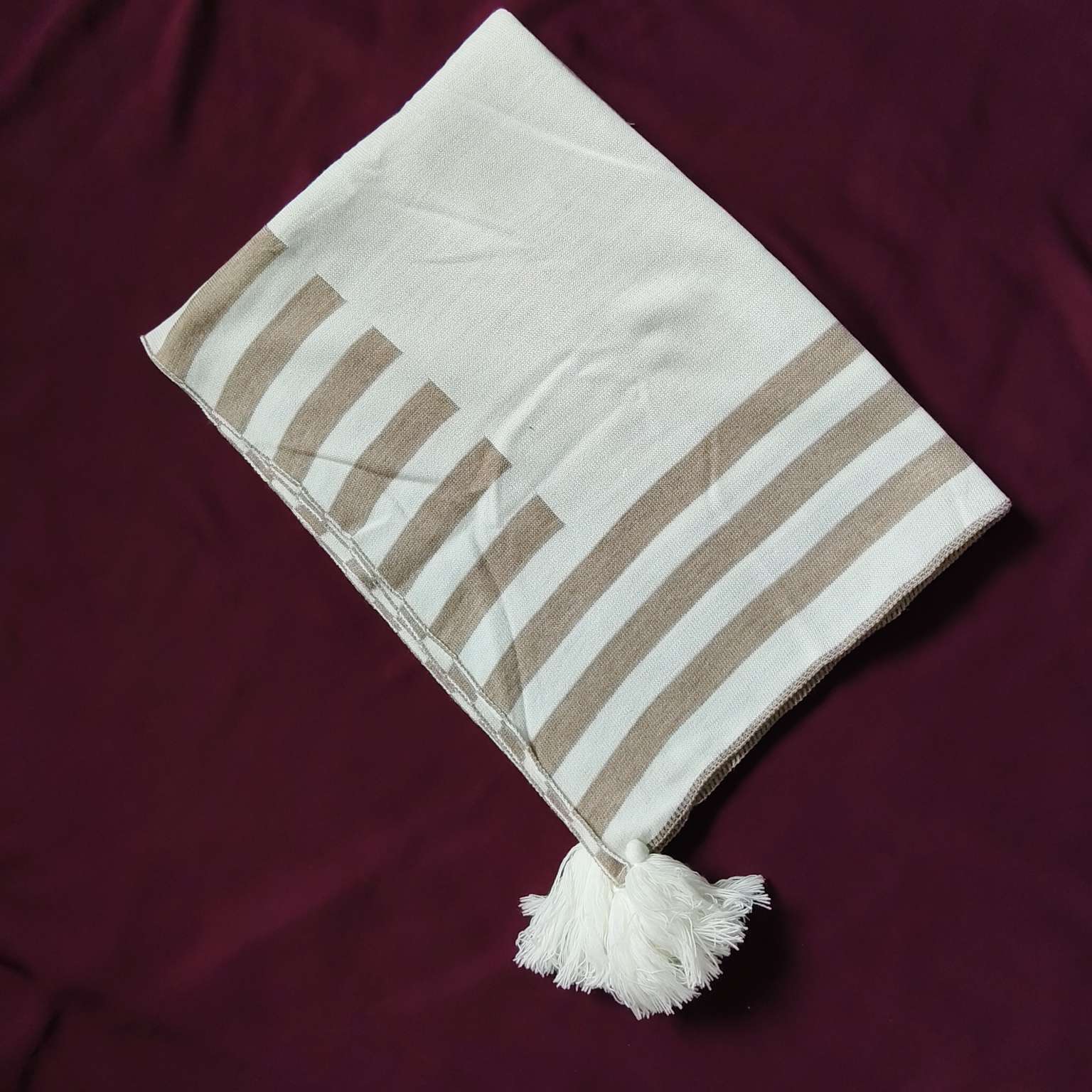 Baby Wrapping Sheet with Lining Design
