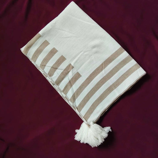 Baby Wrapping Sheet with Lining Design