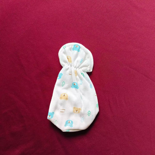 Feeder Cover for Baby Bottles – Soft, Washable & Protective Sleeve