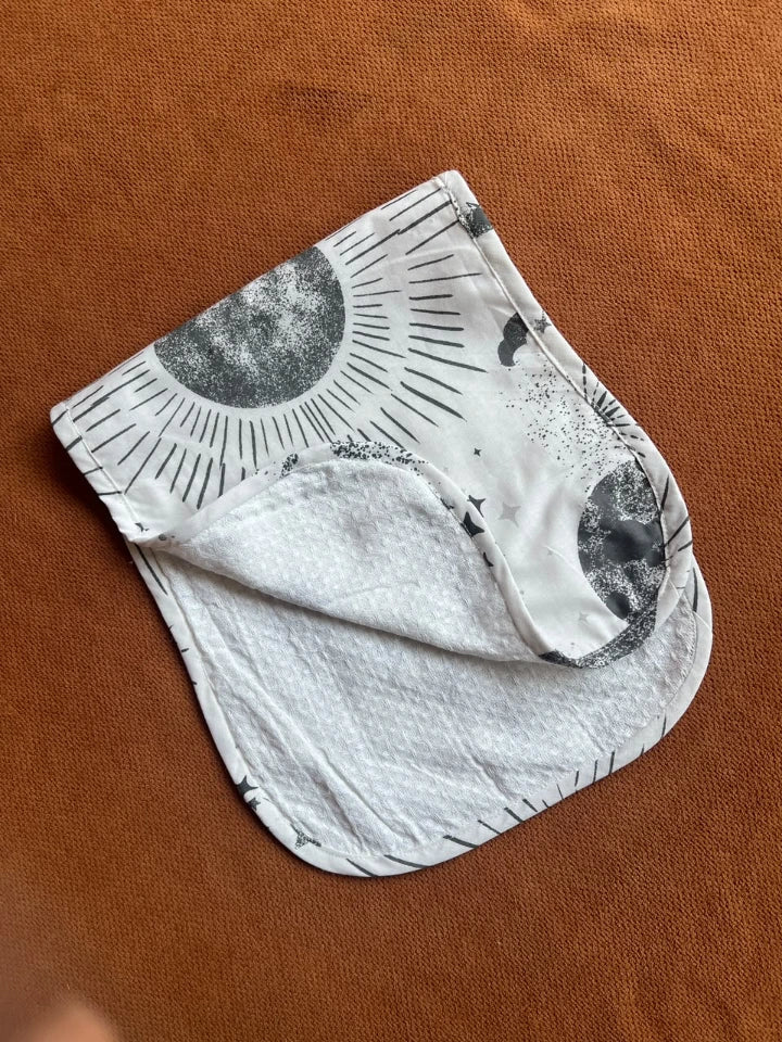 Baby Burp Cloth - Soft Absorbent Shoulder Cloth for Feeding