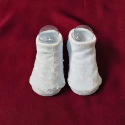 Newborn Essentials Set – Bib, Booties & Mittens