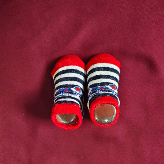 Newborn Essentials Set – Bib, Booties & Mittens (0-3 Months)