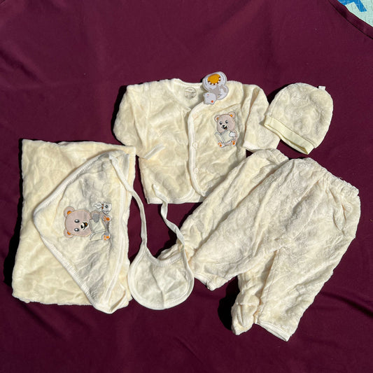 Newborn 6 Pcs Velvet Winter Set – Soft & Warm